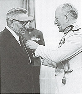 Stan Loutit receives Medal of Bravery