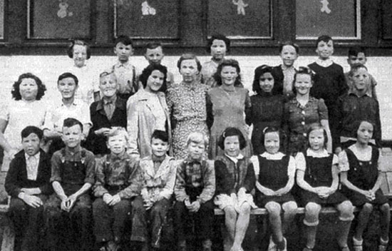 Mapleton School Class of 1944