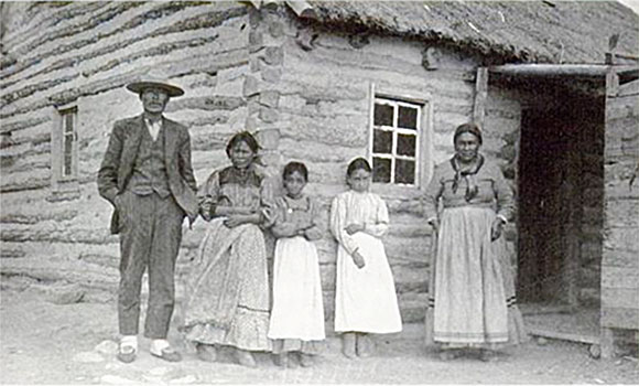 People at Lac du Brochet in 1912