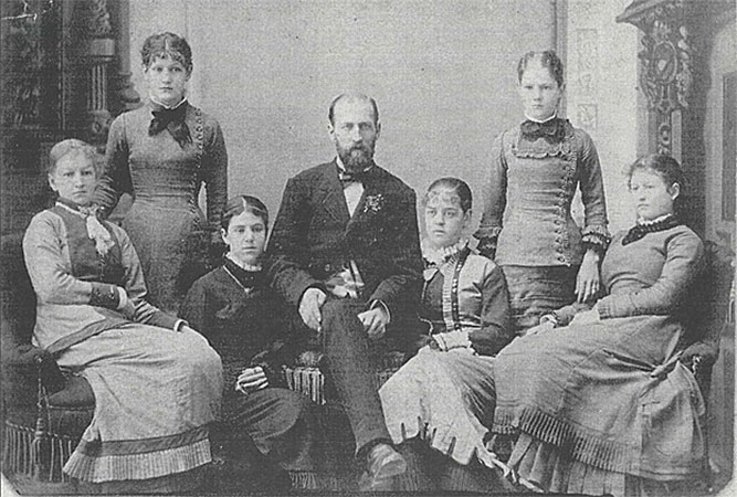 Roderick Sutherland and Daughtgers