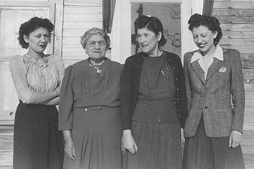 Granny Caroline (nee Sayer) Walters with her Thomas granddaughters