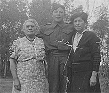 Caroline (nee Sayer) Waters, Raymond Thomas and Catherine (nee Guimond) Thomas-Smith